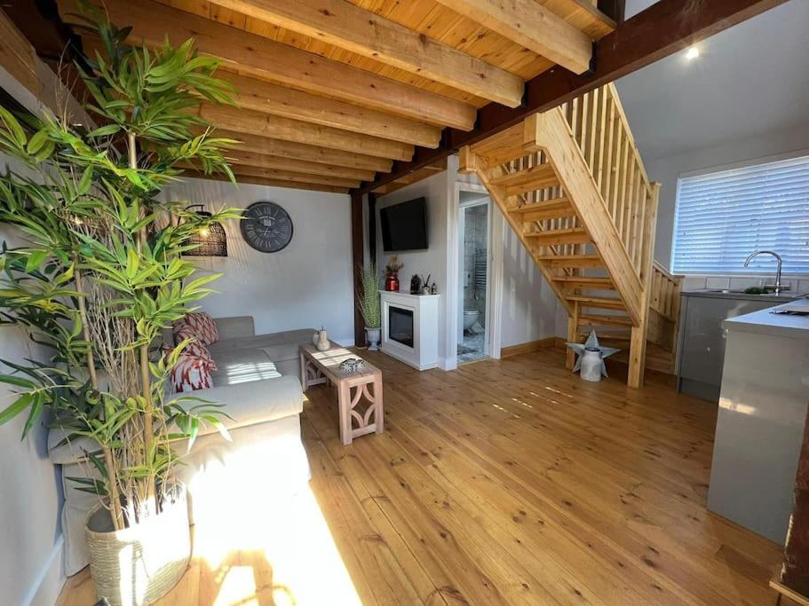The Shack - Thatched Self Contained Annex Collingbourne Ducis Екстер'єр фото