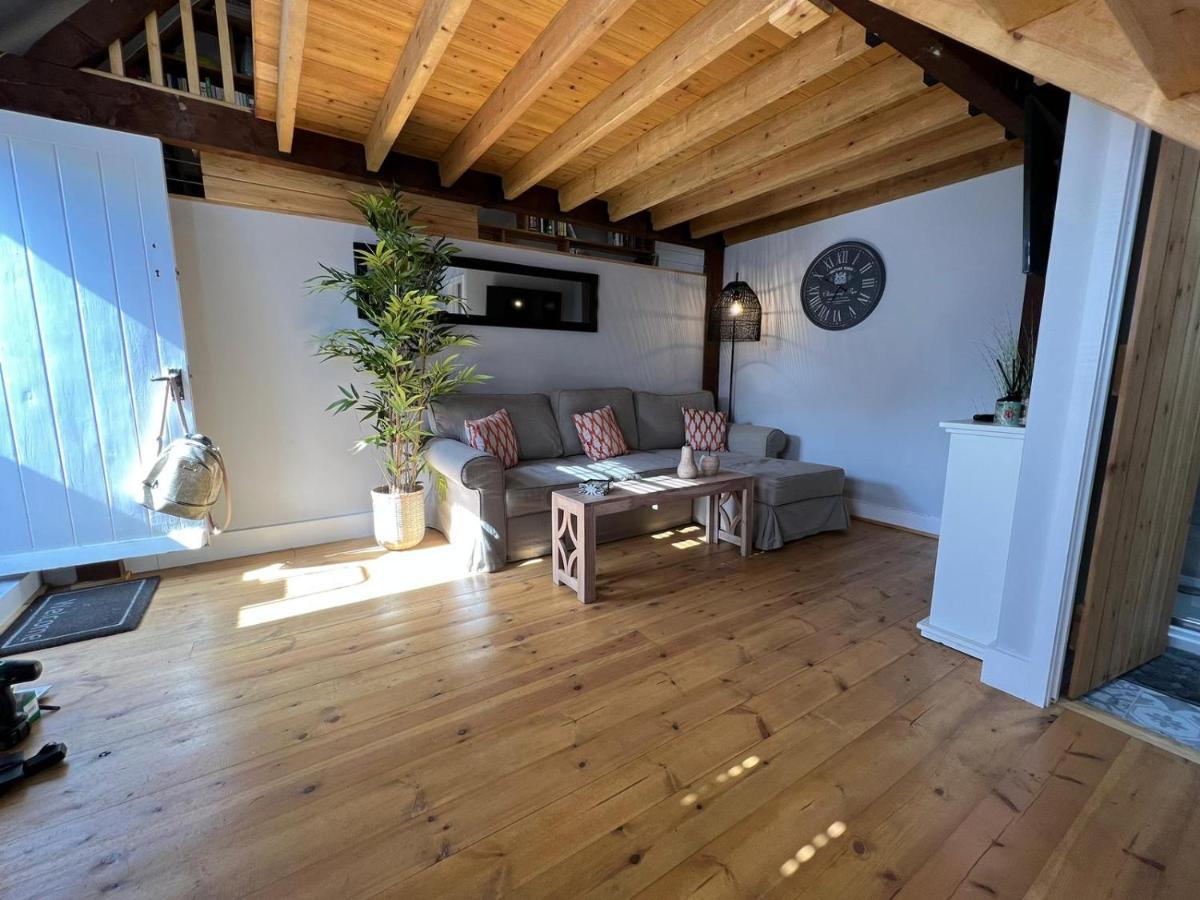 The Shack - Thatched Self Contained Annex Collingbourne Ducis Екстер'єр фото